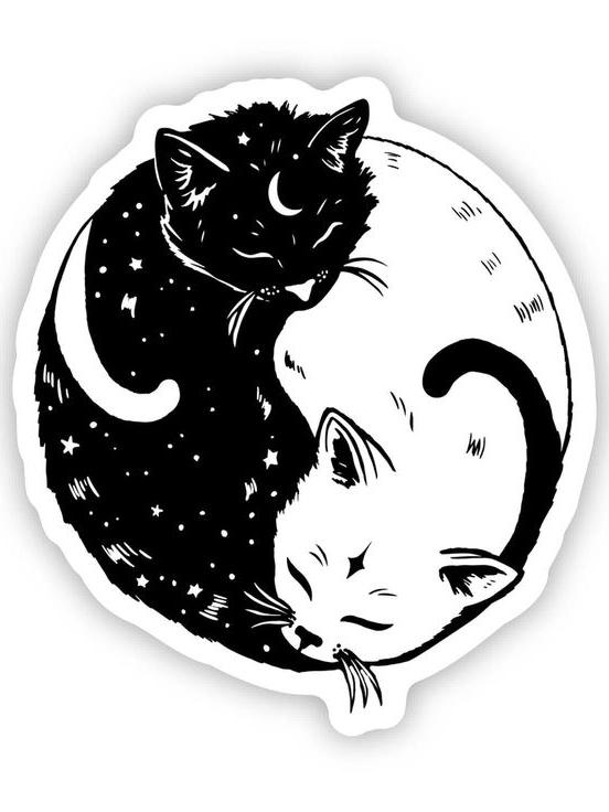 Две кошки в стиле инь-ян, одна из которых украшена звездами и луной, а другая - простыми линиями.
